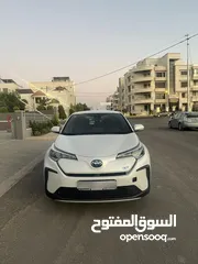  1 تويوتا كهرباء موديل 2022، استخدام خاص وسيارة بحالة ممتازة، قطعت 44 الف كيلو، تمشي 400 كيلو بالشحنة