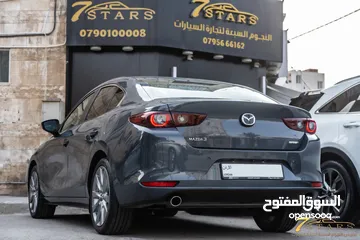  27 Mazda 3 2023 Skyactiv   السيارة وارد و كفالة الشركة و صيانة الشركة و قطعت مسافة 11,000 كم فقط