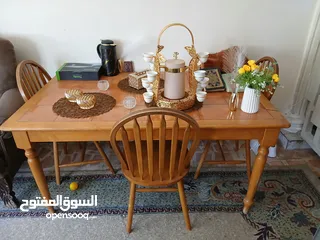  1 موجود عندي طاوله سفره وطقم كنبايات. وطقم كورنر مع طاوله. وشاشه ال جي. وخزانه. كامل للبيع.