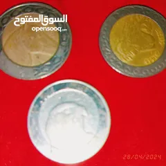  1 عملات نقدية قديمة تونسية وغير تونسية وساعة جيب ألمانية و مغارف سبولة مطبوعئن ومفتاح قديم