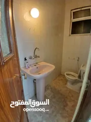  5 شقه فارغه للإيجار الجبيهه