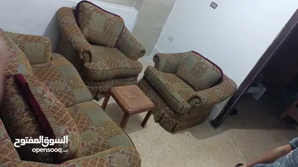  1 طقم كنب نظيف بحاله الوكاله