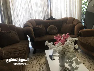  1 كنب مستعمل بحاله الوكاله