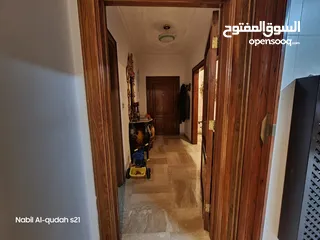  17 شقة ارضية شبه فيلا للبيع في الشميساني 500م. مع الحديقة من 4غرف نوم ومدخل وكراج خاص