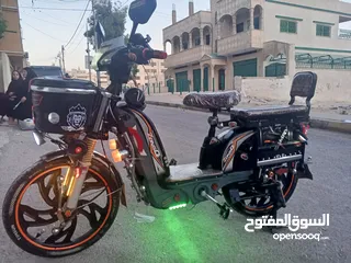  1 دراجه كهربائيه مستعمل بحاله جديد خمس بطاريات جداد
