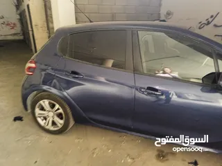  4 بيجو 208. موديل 2012 مقلوبة 2020