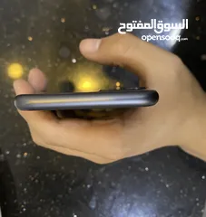  6 ايفون 11 للبيع بحالة ممتازه وكاله ولا شخط
