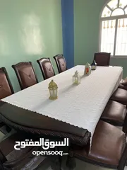  1 طاولة طعام وملحقاتها شبه جديد