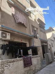  2 بيت كبير مكون من عده شقق للبيع