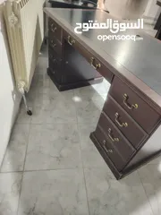  4 كنبايه مكتب + ثلاثه مكاتب للبيع