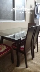  1 طاولة سفرة مع 4كراسي  للبيع أو للتبديل على فضّية