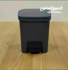  3 سلة نفايات عملية بغطاء محكم وفتاحة بالقدم مزودة بدعاسة رجل لفتح الغطاء بسهولة بدون لمس