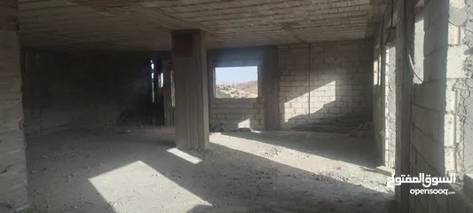  21 عماره سكنيه في صالحية العابد مكونه من أربع طوابق  وكراج وبئر ماء 60 متر وكوشان مستقل جميع الخدمات