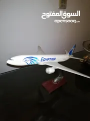  5 نموذج معدنى لطائرة إحدى شركات الطيران العالمية ويصلح لشركات السياحة