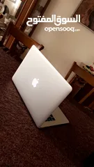  1 MacBook Air (13”) شبه جديد باعتبار غير مستخدم