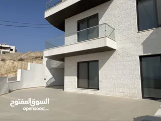  21 شقة ارضية ذات اطلالة رائعة بمساحة اجمالية 300 متر مربع