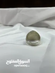  24 خاتم فضة مستعمل رجالي مؤتة وزن 14.7 جرام وخاتم حجر موزونايت بنفسجي وزن 9.8 جرام مستعملات عيار 925