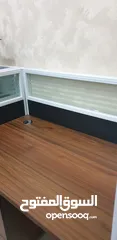  1 طاوله مكتبيه نظيفه جدا مع درج