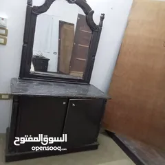  5 غرفه نوم لاتيه 18 بحاله جيده جدا سرير مع خزانة ودرجين وتسريحة مستعملة للبيع