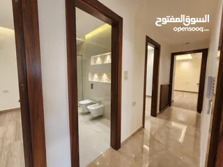  17 شقة فارغة للبيع في عبدون  ref : 14390