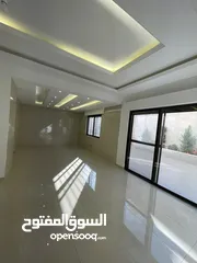  9 شقة للبيع  بمساحة فيلا 550 متر شقة شبة ارضي طريق المطار خلف مدارس العالمية