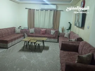  3 كنب للبيع مع طقم طاولات وسجادة وبرداي بسعر 230 دينار