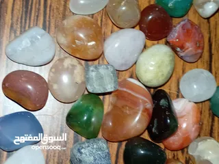  1 حجاره احجار كريمه عقيق و يماني و اوبال حجر القمر زمرد فيروز كهرمان  حجم معدل 2 سم