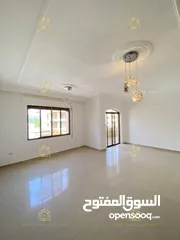  7 شقة في منطقة الكرسي بمساحة 220م