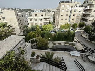  6 فيلا للبيع بمساحه حديقه كبيره و البيع بسعر الأرض