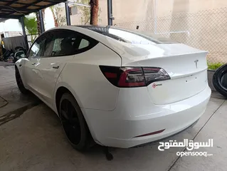  8 TESLA MODEL 3