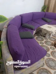  2 طقم كنب  8 مقاعد مع طاولتين وبرادي بسعر حرق