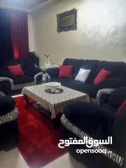  4 طقم كنب نضيف خالي من العيوب والمزع والحرق والكسر مع البرادي  للبيع