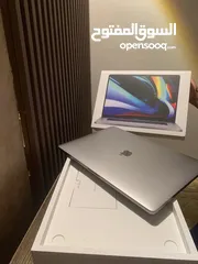  2 شاشة كبيرة جدا Macbook pro 16 inch  (شبه جديد مع كرتونة) شاحن جديد من ابل ومكفول بسعر مغري جدا