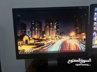  1 شاشتين كمبيوتر حجم 19” مع كامل الوصلات  للبيع بسعر مغري