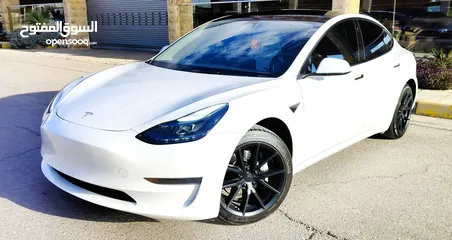  26 تيسلا 2022 model 3 بحالة الوكالة فحص كامل اوتوسكور +B لون مميز في الحرة للبيع بسعر لقطة ومحرووووق