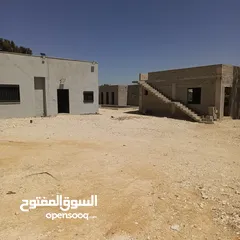  9 للبيع في عابود شاليه مساحة واسعة