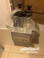  1 ماكنة تقطيع نوع (robot coup CL) فرنسية الصنع بطاطا و خضار و أجبان للمصانع و فنادق و مشاريع كيترنج.