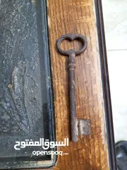  4 مفاتيح أبواب خشب قديمة