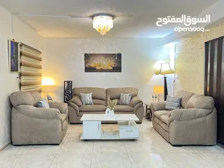  5 طقم كنب دب مستورد بحالة الوكالة جميل جدا وبسعر رائع حجم جامبو فخم جلسة واسعة ومريحة