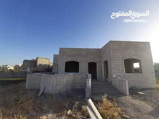  1 بيت مستقل عظم واجهة حجر مميز للبيع في بيت راس