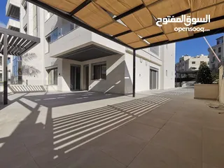  7 شقة ارضيه 210 م وحديقه وكراج 300 م في اجمل مناطق قرية النخيل