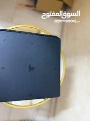  6 Ps4 slim 500gb نظيف جدا بحالة الوكالة مع  قرصين العاب استعمال بسيط gta5 و black ops4