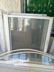  2 شبابيك عدد 4تفصيل مش تجاري بحاله الوكاله مع كامل اغراضهم واحد منهم زجاج أخضر القياس ضمن الصور