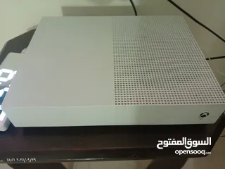 6 Xbox one s اكس بوكس جديد نظيف مستعمل اخو الجديد مع اي تحكم اصليه وحماله هاتف هديه مجانا بسعر حريقه