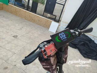  1 بسكليت كهرباء للبيع  كل اشي جديد  بس في مشكله في البطاريه البسكليت بصلاه عنبي ولى برغي ناقصه