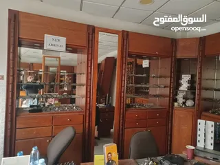  1 ديكور خشب بلوط يصلح لمحل عطور بصريات خلويات