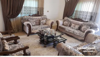  1 طقم كنب تسع مقاعد مع طاولة وسط استخدام بسيط