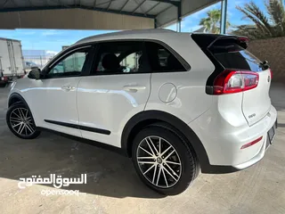  11 Kia Niro Hybrid Clean title 2019