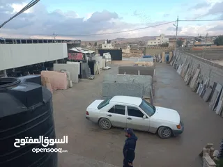  1 مصنع  رخام  للبيع مع مقصات وعدد كامل