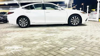  5 Lexus ES 300 Hybrid GGC